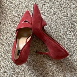 WHITE HOUSE BLACK MARKET | Beautiful Redish Heels